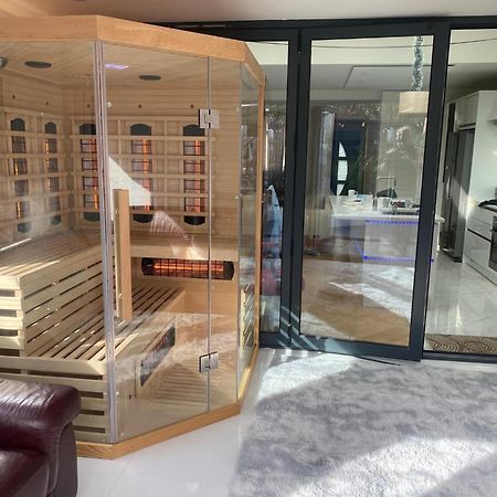 Modern 2Bed Pad W/ Hot Tub Villa Barking  Exterior foto