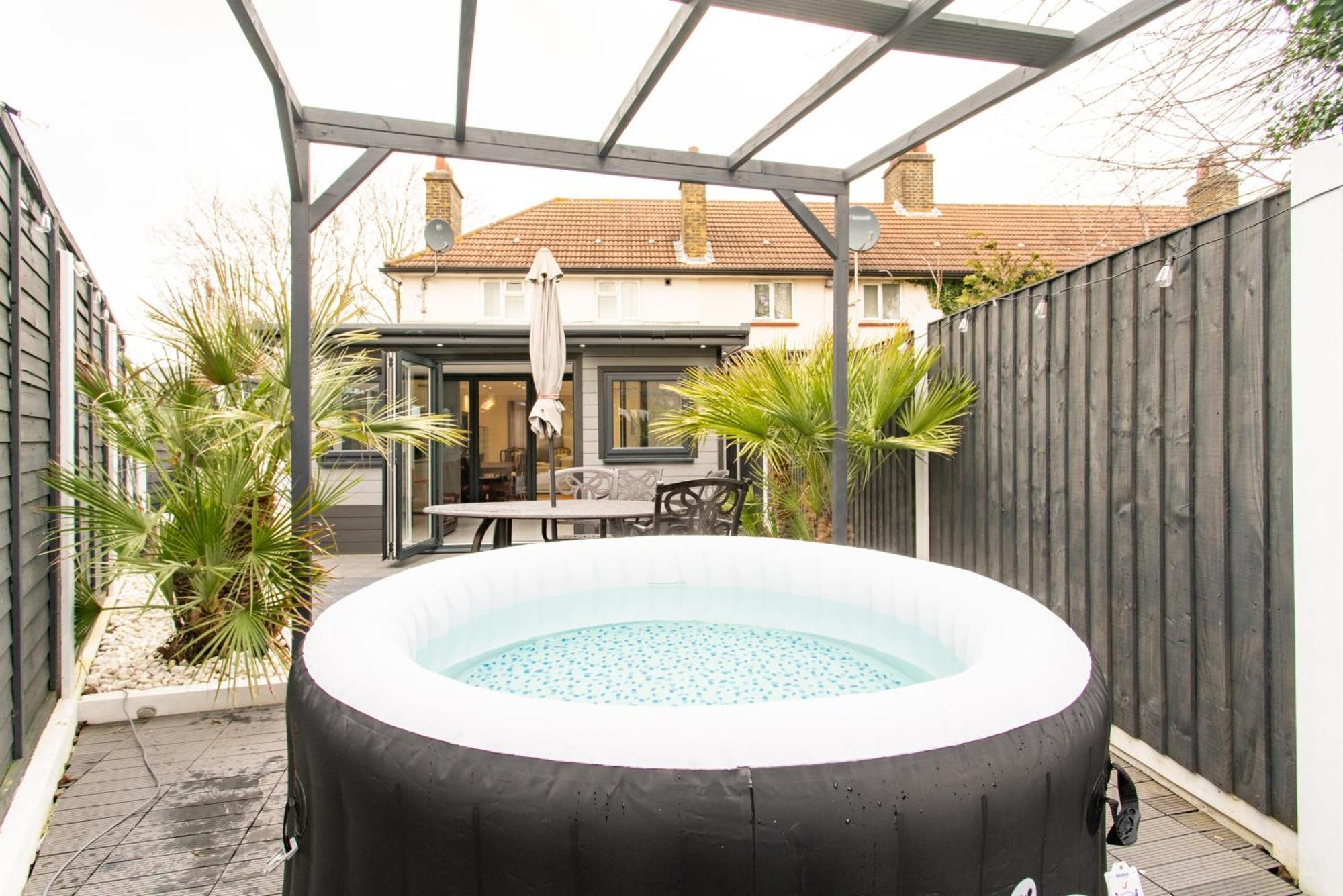 Modern 2Bed Pad W/ Hot Tub Villa Barking  Exterior foto