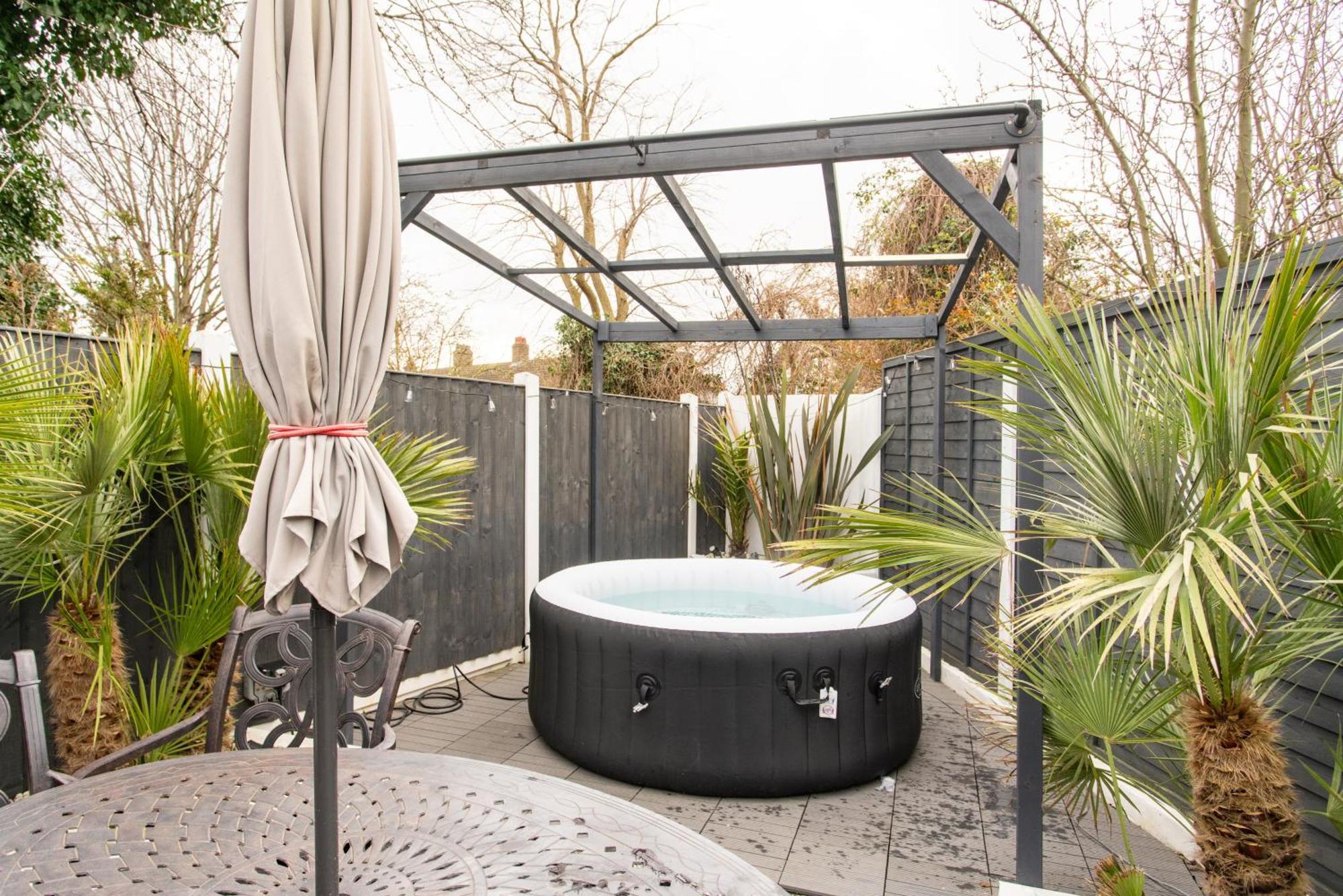 Modern 2Bed Pad W/ Hot Tub Villa Barking  Exterior foto