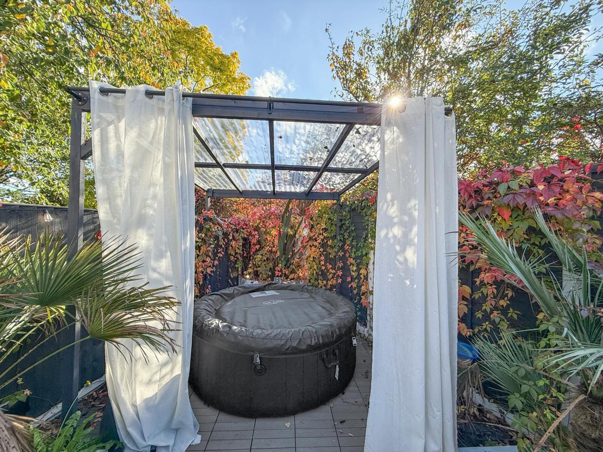 Modern 2Bed Pad W/ Hot Tub Villa Barking  Exterior foto
